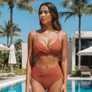 Womens Cupshe 2 Piece Swimsuit Small Red V-Neck Twist Front High Waist Cheeky